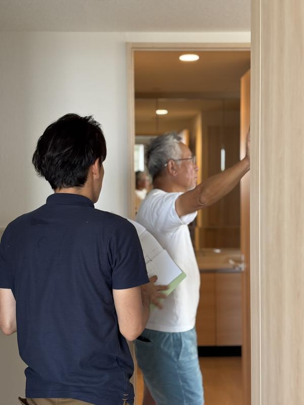 大阪市タワーマンションリノベーション現場監督と調査中
