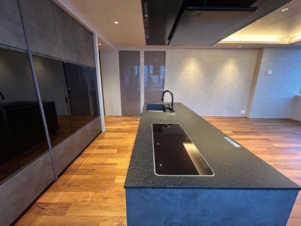 大阪市のタワーマンションリフォーム工事ホテルライクなキッチン