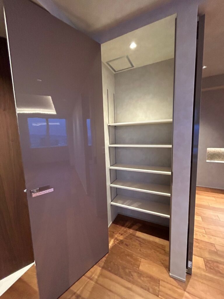 大阪市のタワーマンションリフォーム工事ホテルライクなキッチン収納