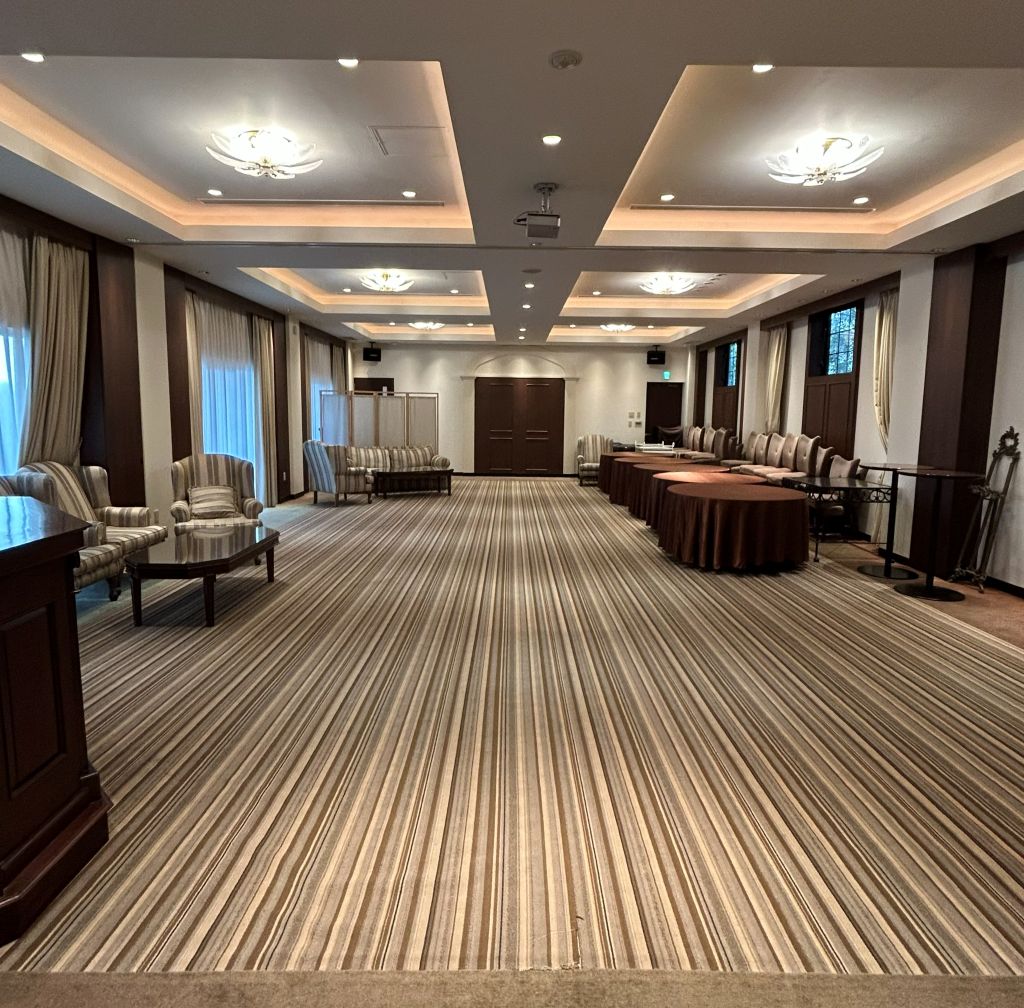 神戸市結婚式場の改装工事－現場調査ーゴージャスなホール