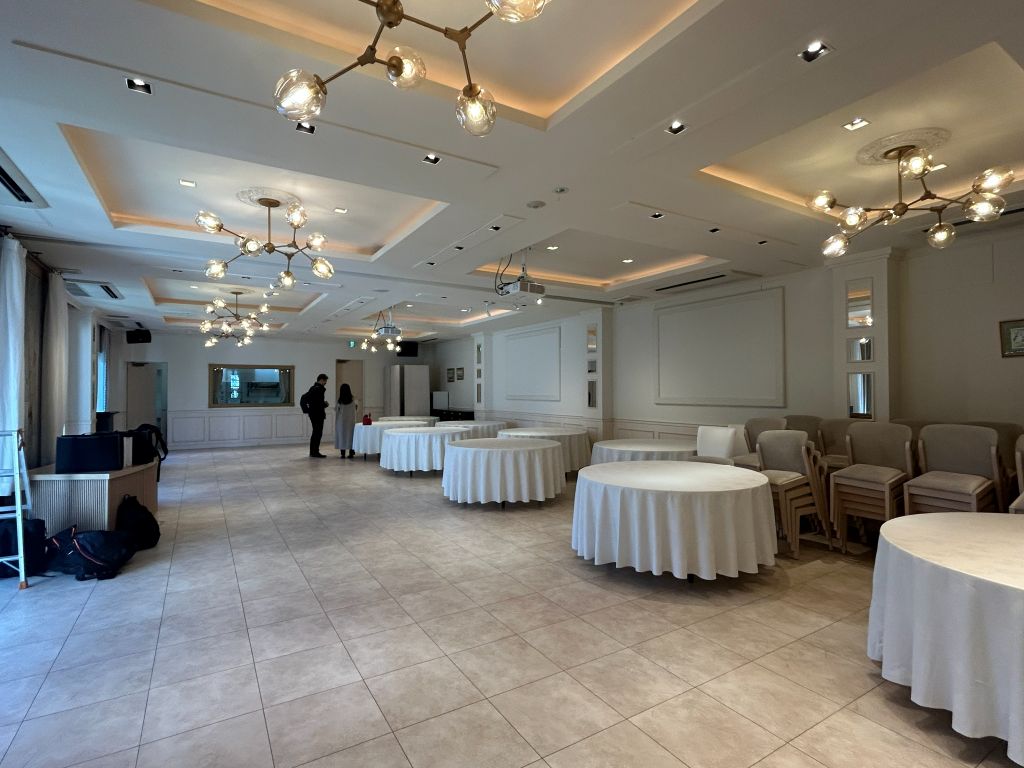 神戸市結婚式場の改装工事－現場調査ーゴージャスな宴会場